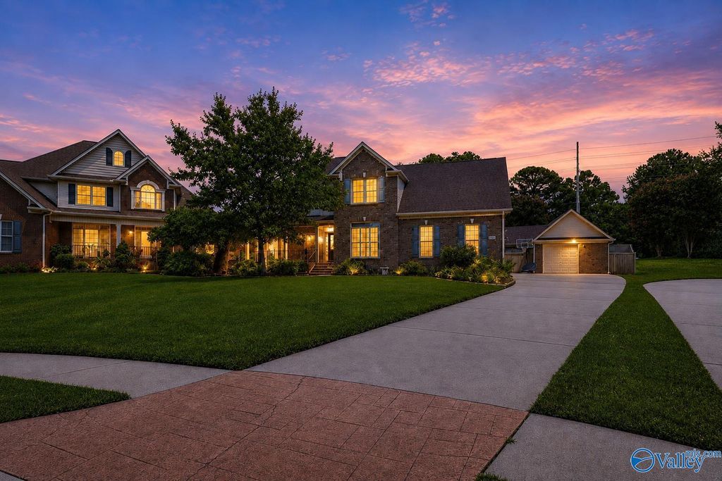161 Redcliffe Drive NW, Huntsville, AL 35806