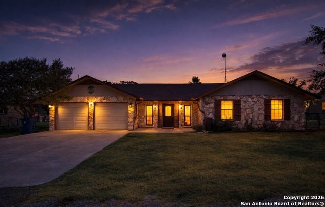 909 Voges, Poth, TX 78147