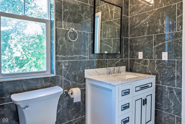 372 Foxboro Drive, Avon, IN 46123