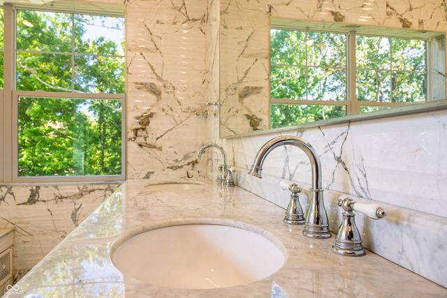 372 Foxboro Drive, Avon, IN 46123