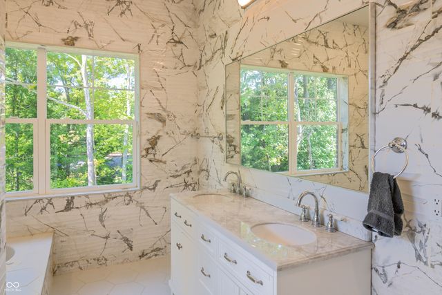 372 Foxboro Drive, Avon, IN 46123