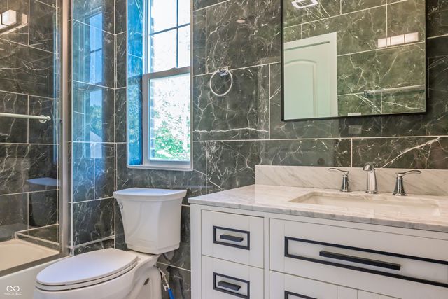 372 Foxboro Drive, Avon, IN 46123