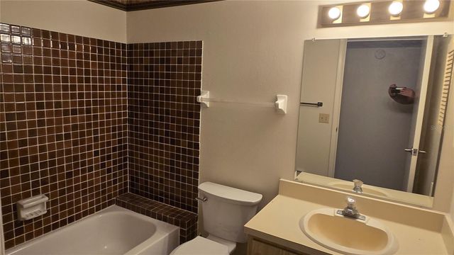 5026 WATER OAK DRIVE 108, Bradenton, FL 34207