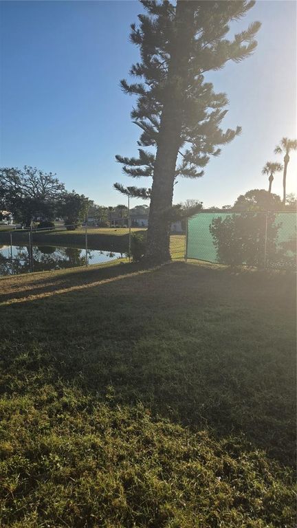 Image 3 of property listing at 5026 WATER OAK DRIVE 108, Bradenton, FL 34207