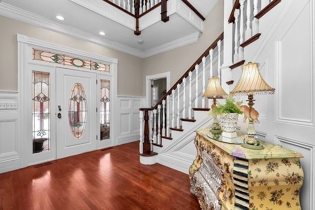 2 Country Way, Hopkinton, MA 01748