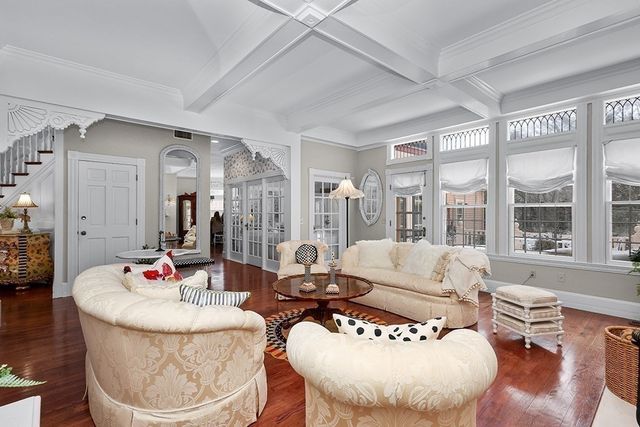 2 Country Way, Hopkinton, MA 01748