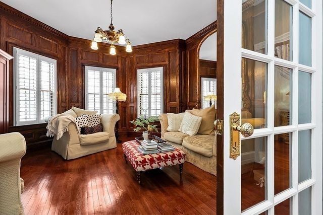 2 Country Way, Hopkinton, MA 01748