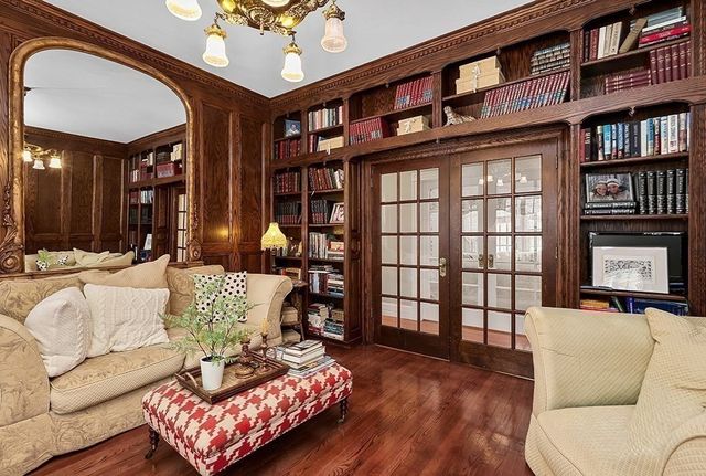 2 Country Way, Hopkinton, MA 01748