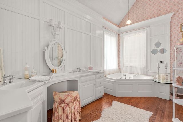 2 Country Way, Hopkinton, MA 01748