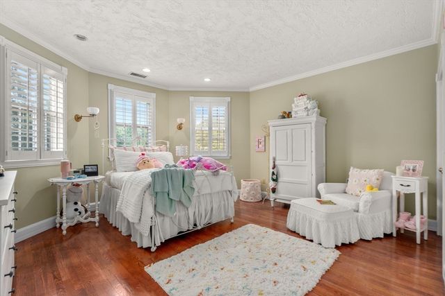 2 Country Way, Hopkinton, MA 01748