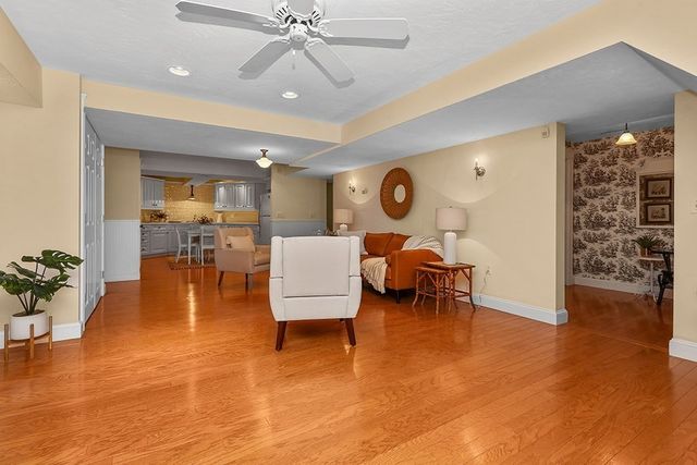 2 Country Way, Hopkinton, MA 01748