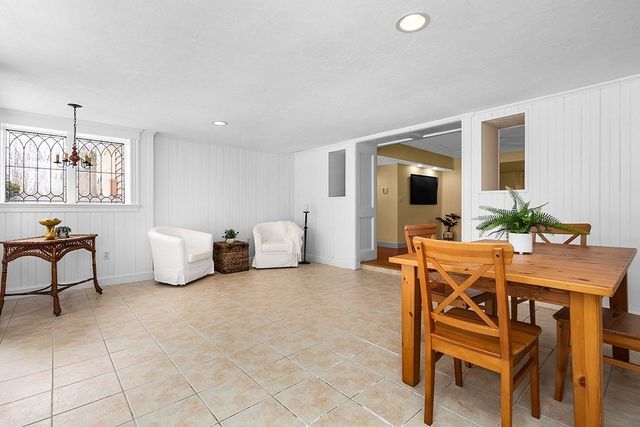 2 Country Way, Hopkinton, MA 01748