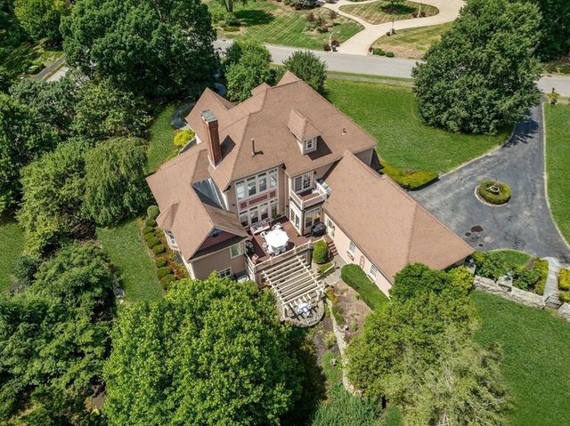 2 Country Way, Hopkinton, MA 01748