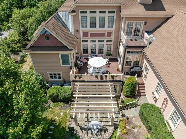 2 Country Way, Hopkinton, MA 01748