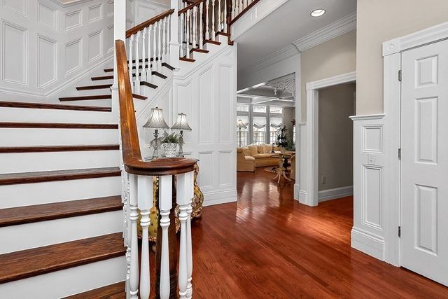 2 Country Way, Hopkinton, MA 01748