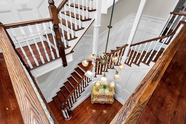 2 Country Way, Hopkinton, MA 01748