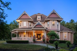 2 Country Way, Hopkinton, MA 01748