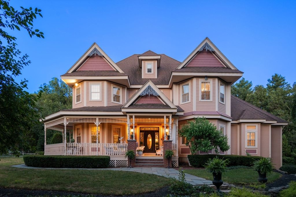 2 Country Way, Hopkinton, MA 01748