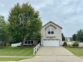 208 N Pacific Court, Raymore, MO 64083