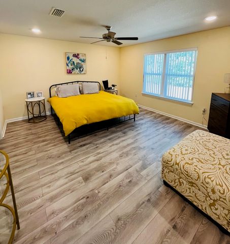 473 Earl Godwin Road, Freeport, FL 32439