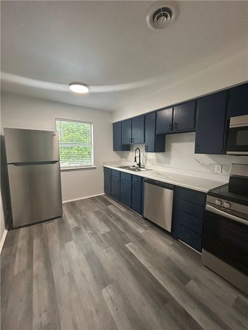 1853 W Deane Street F, Fayetteville, AR 72703