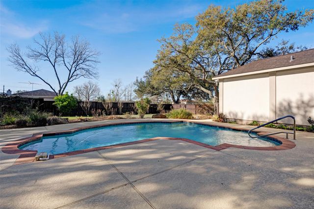 315 Bolling Green Drive, Wharton, TX 77488