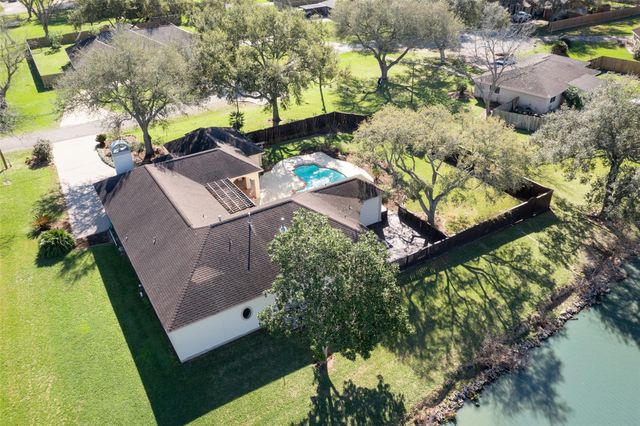 315 Bolling Green Drive, Wharton, TX 77488