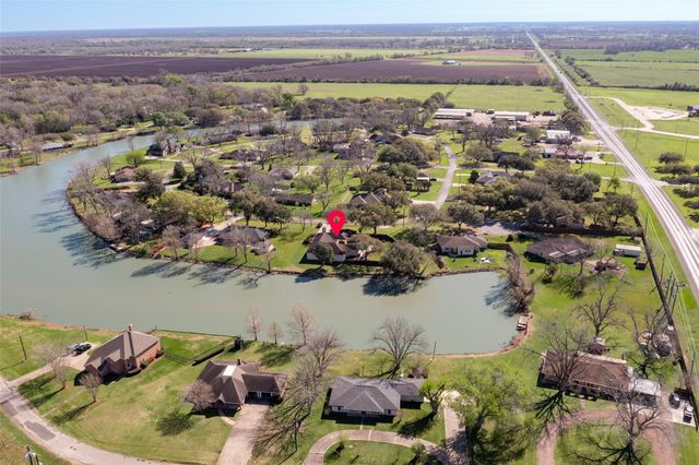315 Bolling Green Drive, Wharton, TX 77488