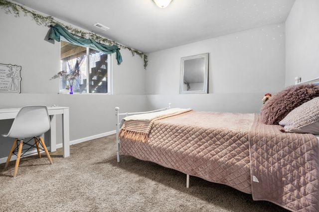 1015 Point Way, Lawton, MI 49065