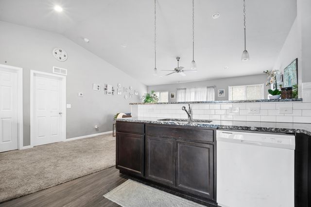 1015 Point Way, Lawton, MI 49065