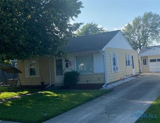 1925 Metz Avenue, Oregon, OH 43616