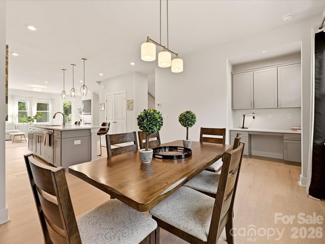 622 E Woodlawn Road, Charlotte, NC 28209