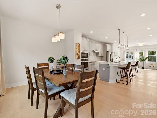 622 E Woodlawn Road, Charlotte, NC 28209
