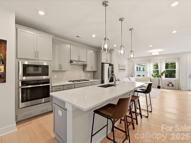 622 E Woodlawn Road, Charlotte, NC 28209