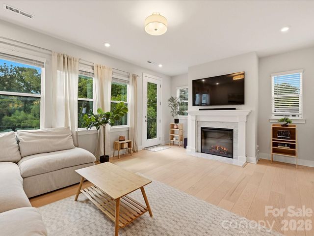 622 E Woodlawn Road, Charlotte, NC 28209