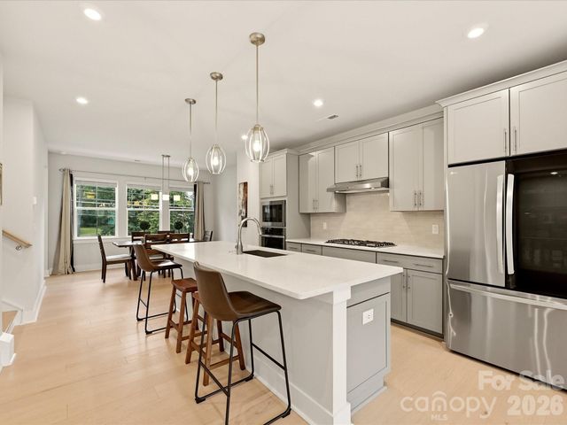 622 E Woodlawn Road, Charlotte, NC 28209