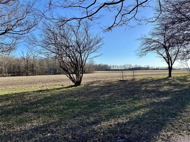 20754 Emerald Road, Carlyle, IL 62231