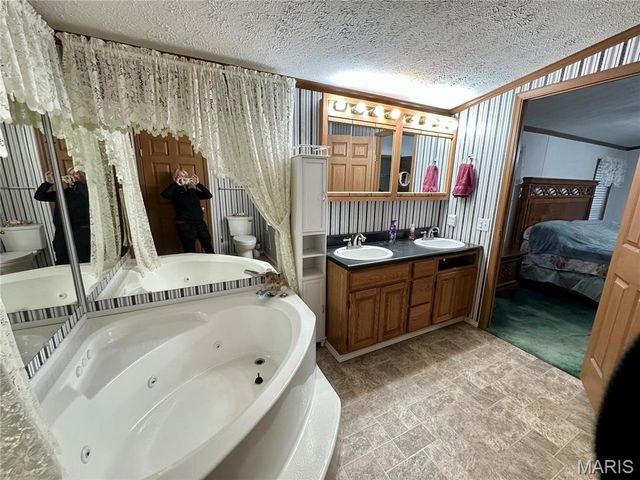 20754 Emerald Road, Carlyle, IL 62231