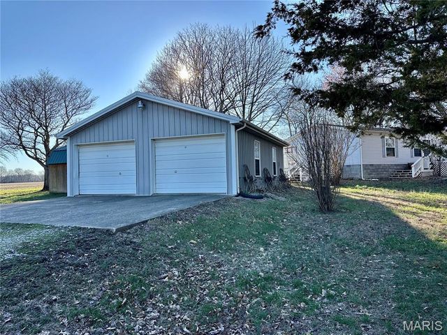 20754 Emerald Road, Carlyle, IL 62231