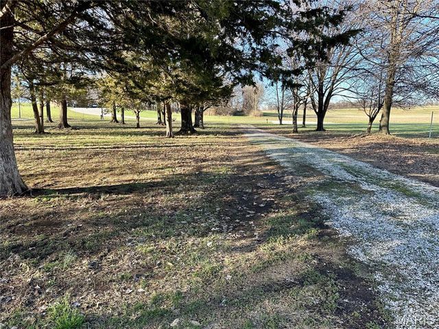 20754 Emerald Road, Carlyle, IL 62231