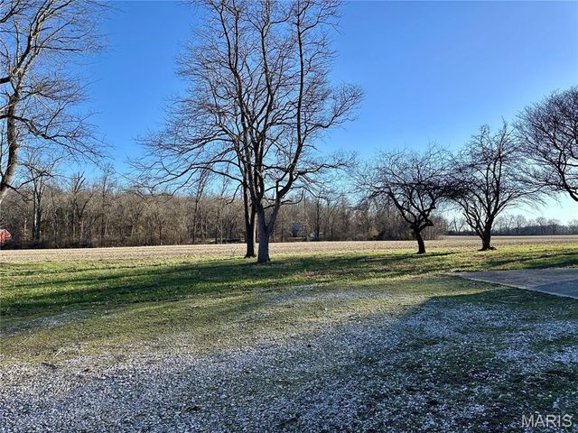 20754 Emerald Road, Carlyle, IL 62231