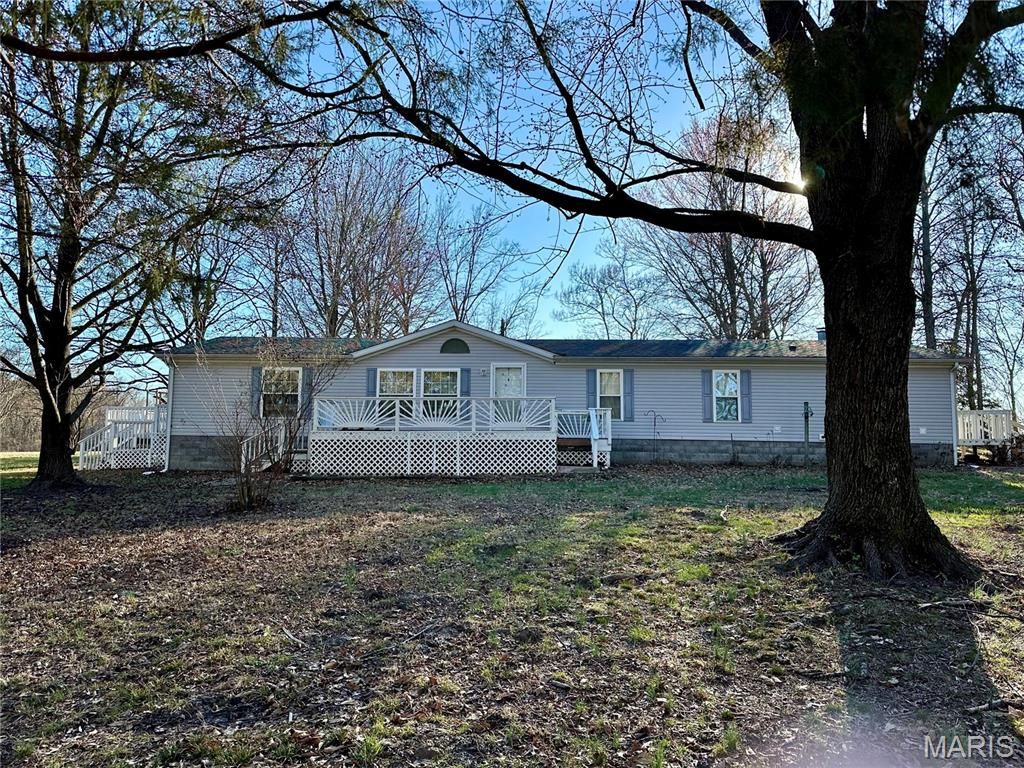 20754 Emerald Road, Carlyle, IL 62231