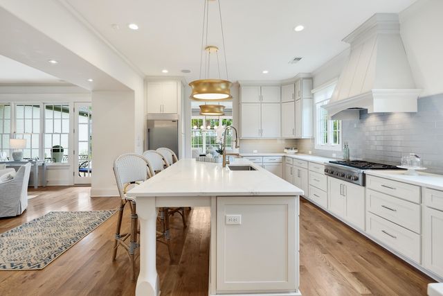 9071 N WINSTON WOODS CIR, Germantown, TN 38139
