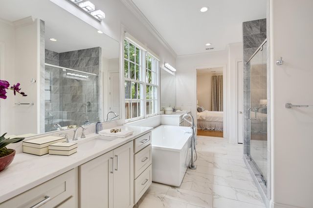 9071 N WINSTON WOODS CIR, Germantown, TN 38139