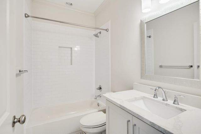 9071 N WINSTON WOODS CIR, Germantown, TN 38139