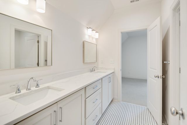 9071 N WINSTON WOODS CIR, Germantown, TN 38139