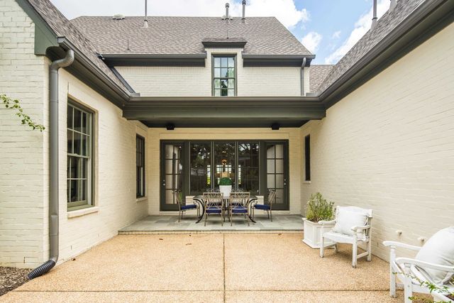 9071 N WINSTON WOODS CIR, Germantown, TN 38139