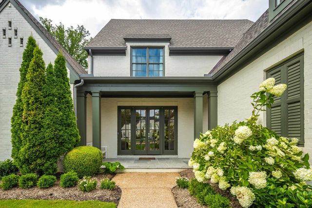 9071 N WINSTON WOODS CIR, Germantown, TN 38139