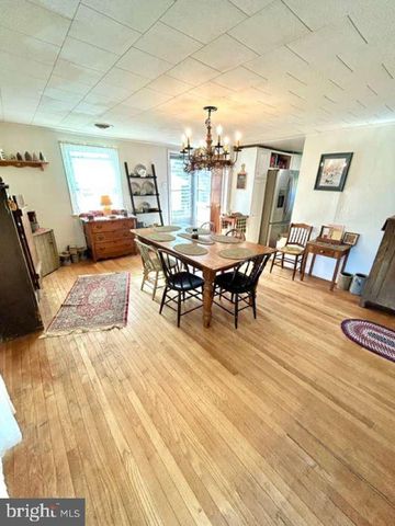 2467 TRENT LN, Red Lion, PA 17356