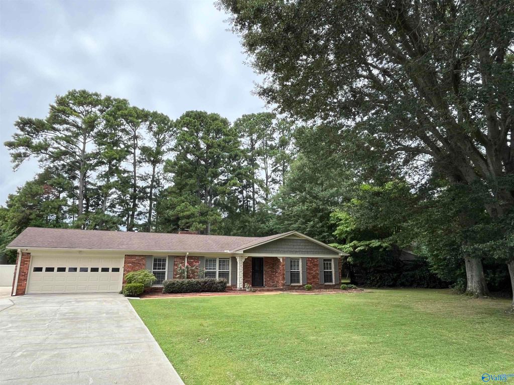 2307 Brookwood Drive SE, Decatur, AL 35601